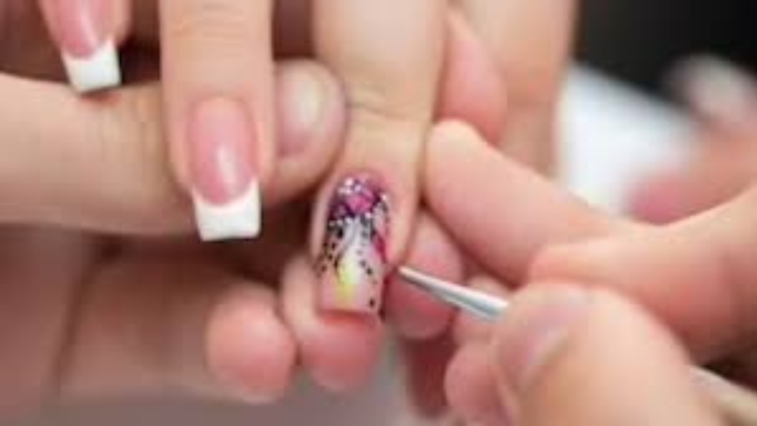 What are the benefits of doing a nail artist course